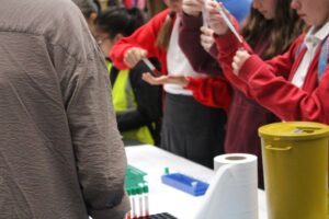IMG_1787 Children using pipettes at SciMED